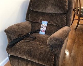 New Lazy-Boy Lift / Recliner chair