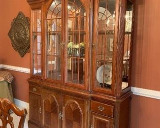 Universal furniture / Drew Furniture China Cabinet