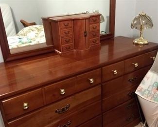 Dresser and mirror in good condition