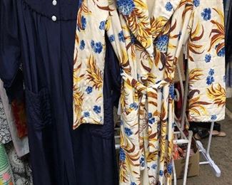This 1940s pineapple robe is to die for!