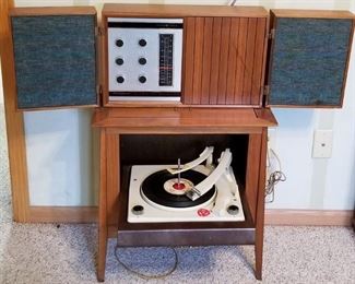 Vintage 60's GE Record Player, Radio