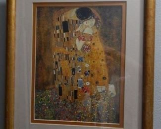 Klimt print... the kiss.