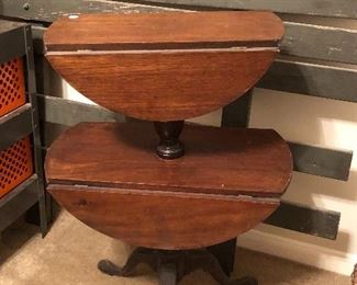 queen anne style 2 tier table