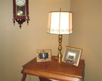ANTIQUE LAMP TABLE, LAMP & WALL CLOCK