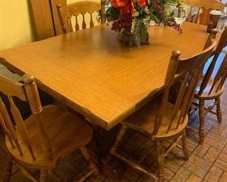 Gorgeous Dining room Table and 6 Chairs made in Yugoslavia