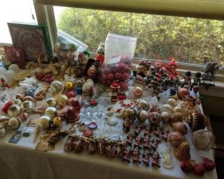 Tons of ornaments in great shape