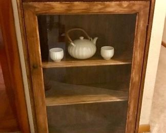 Small display cabinet