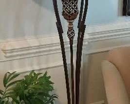 Contemporary floor lamp