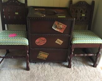 "Travel Trunk" bar on casters