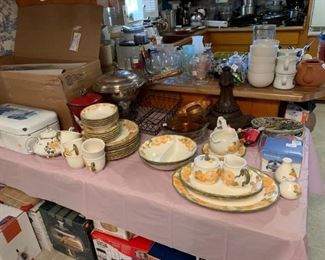 #85 china Metlox poppy trail 8 plates, 5 cereal bowls, 6 cup saucer $120.00
set shown along with serving pieces that are seperate
#84 w china 8 plate 8 cereal bowl 8 fruit bowl 8 saucer 6 cups 8 salad Metlox poppy trail $200.00