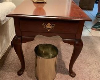 #10	Broyhill end table w 1 drawer on queen Anne legs 23x21x21	 $75.00 

