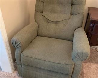 #15	lazyboy green recliner w button back 	 $75.00 
