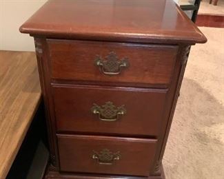 #28	Kling furniture bedside table 3 drawers 17x14x26	 $75.00 
