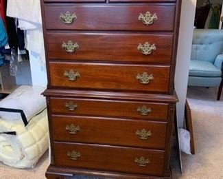 #40	8 drawer chest of drawers 34x20x56	 $125.00 
