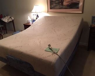 Queen Adjustable Memory Foam Bed