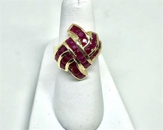 Lot 024 
Ruby 14k Contemporary Ladies Ring