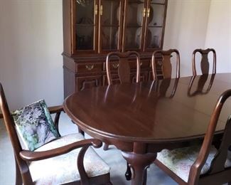 Ethan Allen Dining room table and chairs (Cherry)
