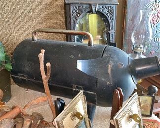 Super cool pig-shaped barbecue grill
