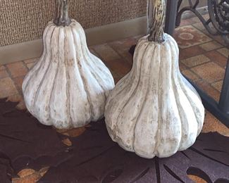 White gourds and for brown leaf place mats