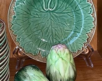 Artichoke salt and pepper shaker