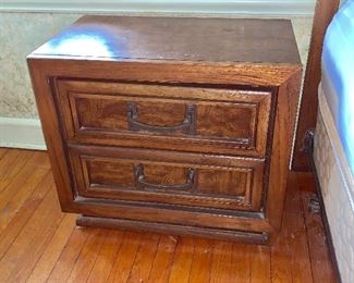 2 matching nightstands