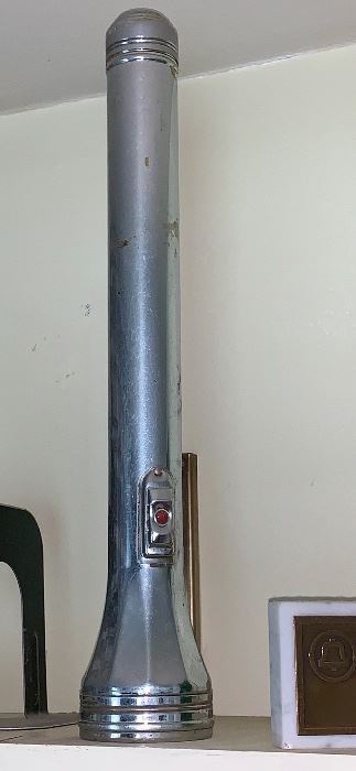 Tall flashlight