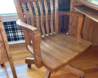 Vintage office chair w/wheels