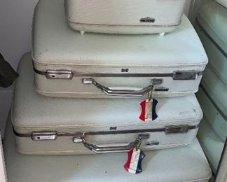 Vintage 4 pc American Tourister Luggage