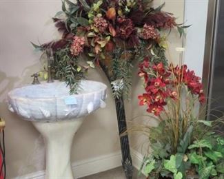 MARBLE LAVATORY, SPIKE FLOWER BOUQUET