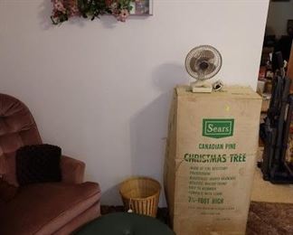 Family Room Left: 7 1/2 Foot Tree