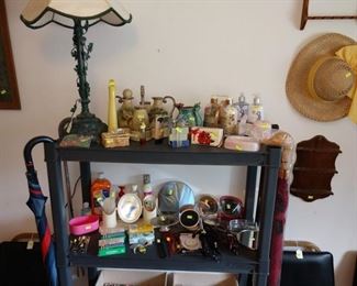 1st Bedroom Right: Bathroom Stuff