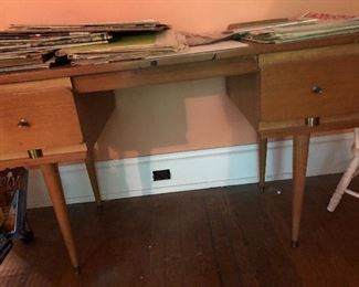 Mid century desk (the top needs refinsihing)