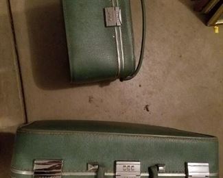 2 piece vintage Skyway suitcase set