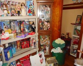 Shelves Filled..DOLLS of all sorts,. Donny Marie,NEW KIDS ON THE BLOCK..in Boxes, Madame Alexander Dolls, Novelty Items
