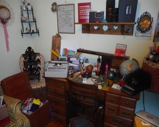 Vintage Desk ,Globe, Desk Lamp