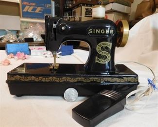 Singer Child's Sewing Machine - Operates Great