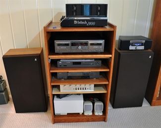 McIntosh 2100 Amplifier - tested by sound engineer - 135 watt per channel - "clean and strong"