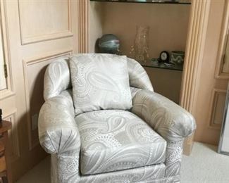 Henredon Ivory Paisley Damask Upholstered Arm Chair