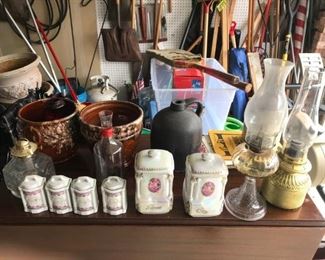 Collection of table items, kitchen items