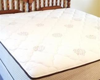 NICE/Clean KING SIZE bed
