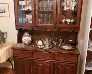 Hutch
Cape Cod stemware
Silverplate