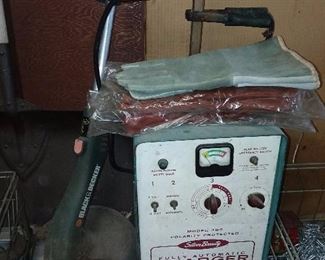 Vintage Silver Beauty Fully Automatic Charger