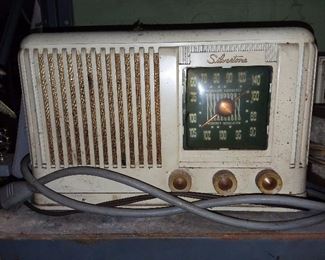 Vintage Silvertone Clock & Radio