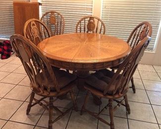 Oak dining table with leaf insert  and six chairs 