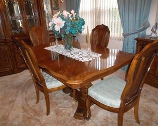 Stanley dining room table, double pedestal - 6 chairs 1 leaves