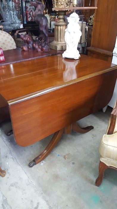 Fine Duncan Phyfe Style Mahogany Dropleaf Dining Table