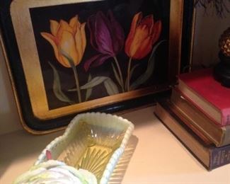 Tulip tray in brilliant colors