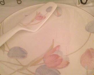 Cake plate and matching server