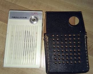 Vintage Realtone Transistor Pocket Radio