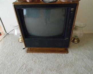 vintage Zenith TV in wood cabinet (removable) 